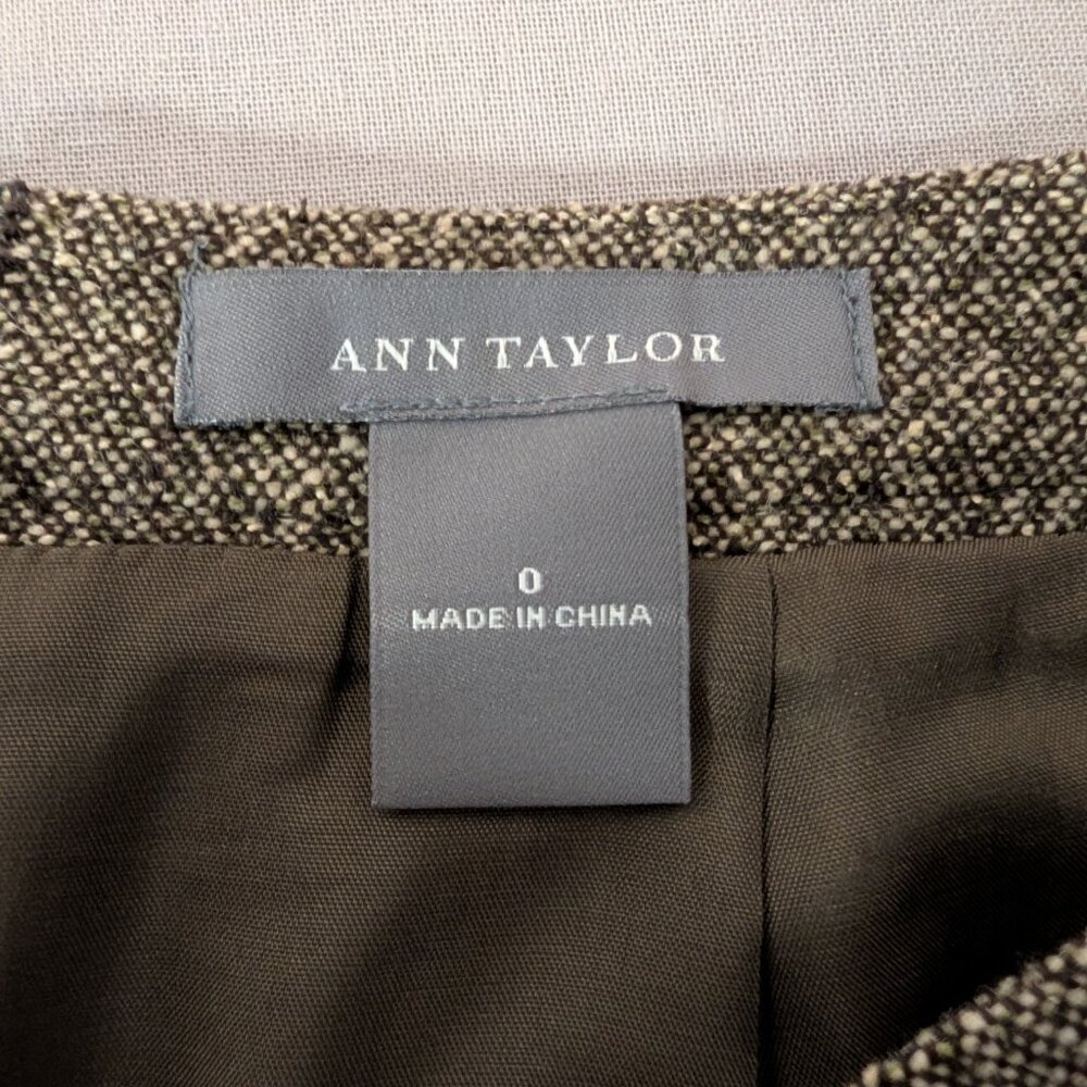 ⭐Ann Taylor Wool Marled Brown Zip Up Lined Skirt With Button Accent Slit Size 0⭐ - Picture 6 of 9